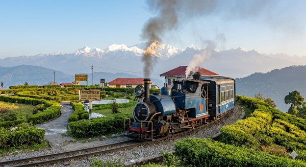 दार्जिलिंग टॉय ट्रेन